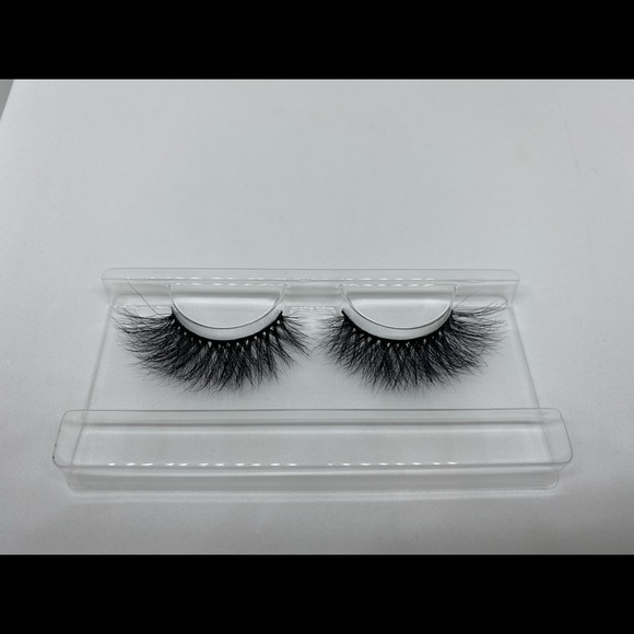 Luxury Mink Lashes - Picture 3 of 9